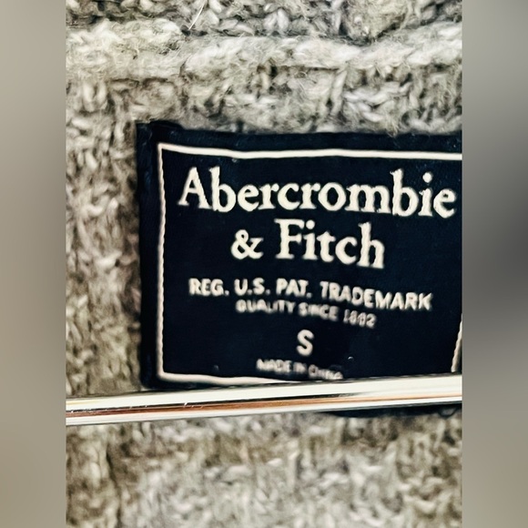 Abercrombie Fitch Women Cardigan Sz S Grey Chunky Knit Pockets fits S-M - Picture 2 of 7